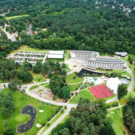 Holiday Inn Resort Warsaw Jozefow By Ihg Esterno foto