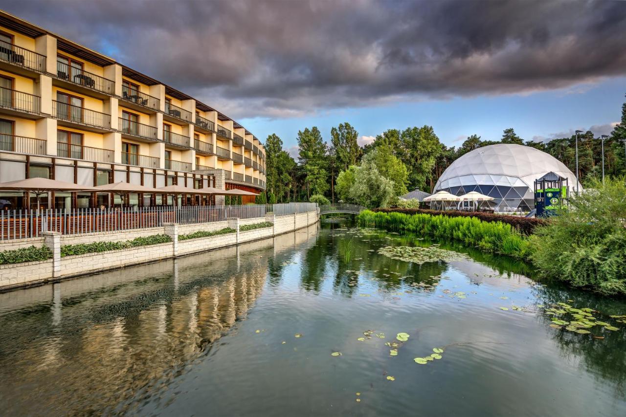 Holiday Inn Resort Warsaw Jozefow By Ihg Esterno foto