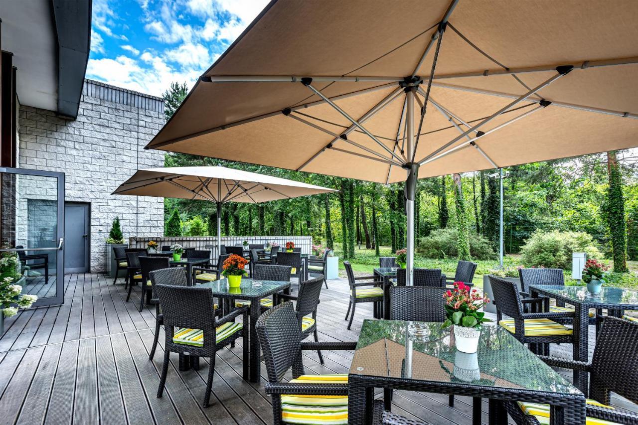 Holiday Inn Resort Warsaw Jozefow By Ihg Esterno foto