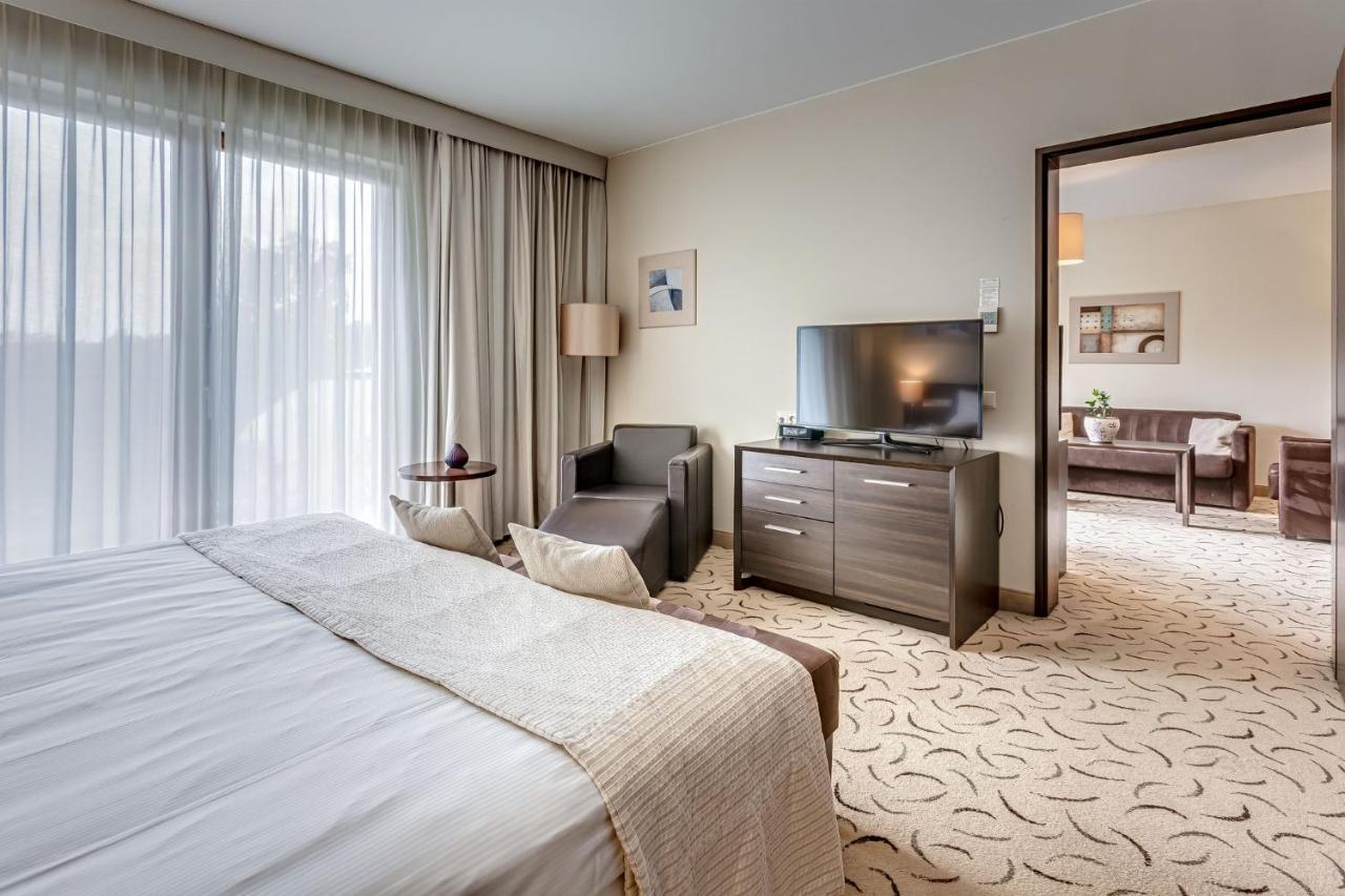 Holiday Inn Resort Warsaw Jozefow By Ihg Esterno foto