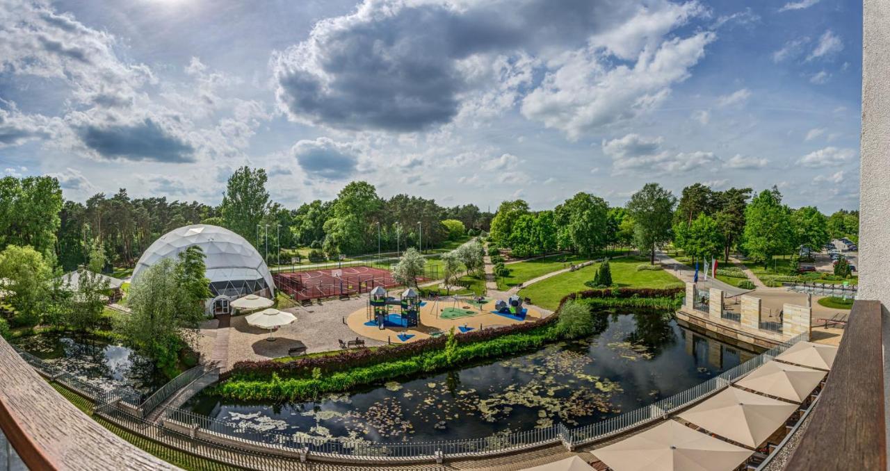 Holiday Inn Resort Warsaw Jozefow By Ihg Esterno foto
