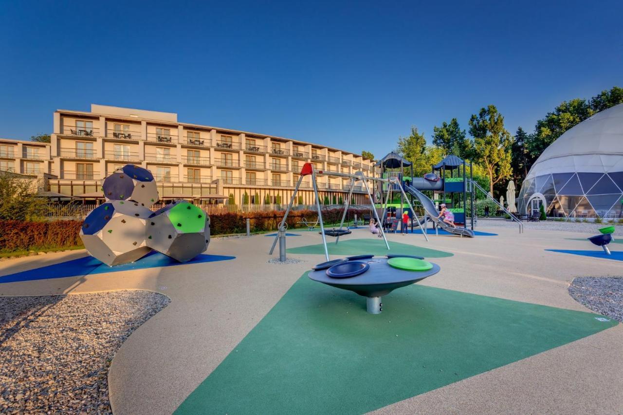 Holiday Inn Resort Warsaw Jozefow By Ihg Esterno foto