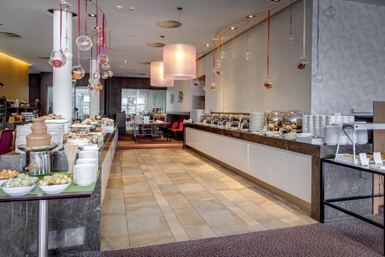 Holiday Inn Resort Warsaw Jozefow By Ihg Esterno foto