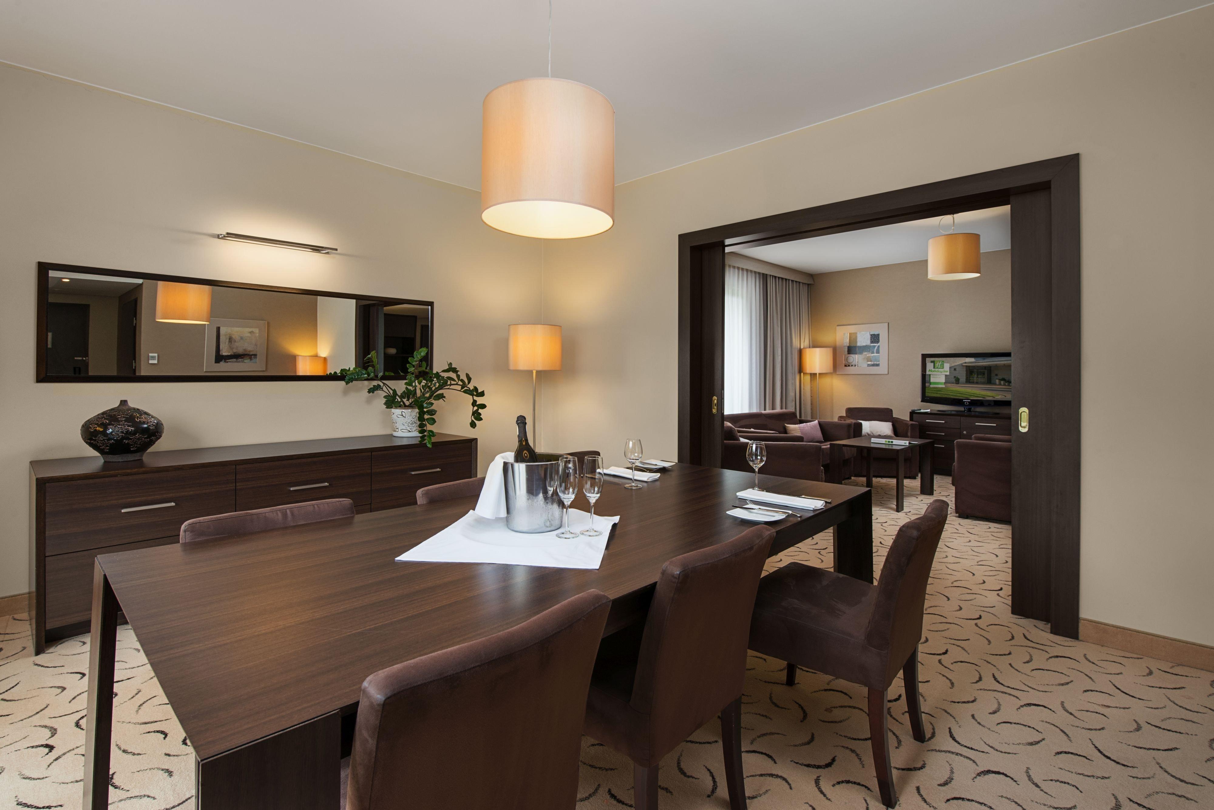 Holiday Inn Resort Warsaw Jozefow By Ihg Esterno foto
