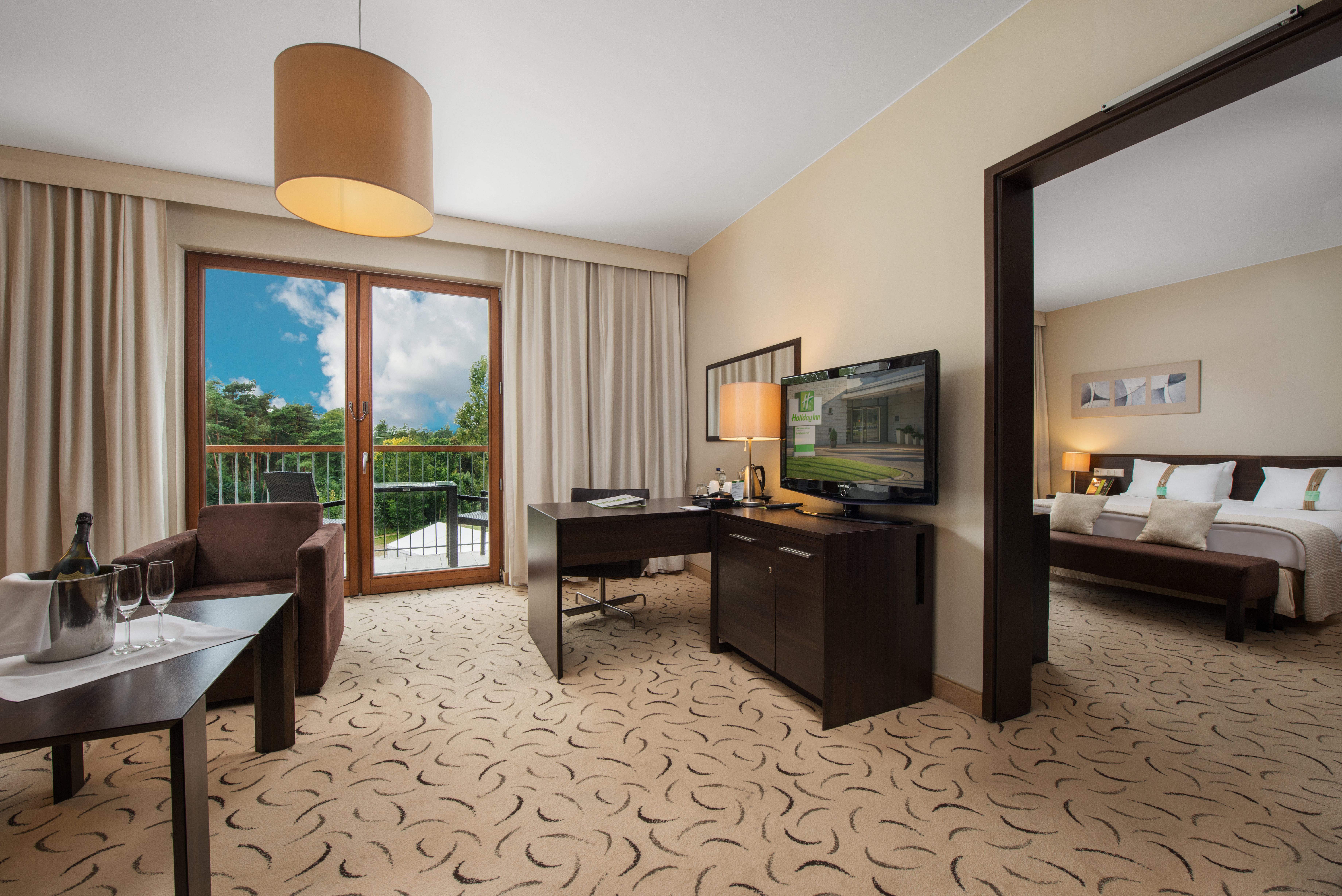 Holiday Inn Resort Warsaw Jozefow By Ihg Esterno foto