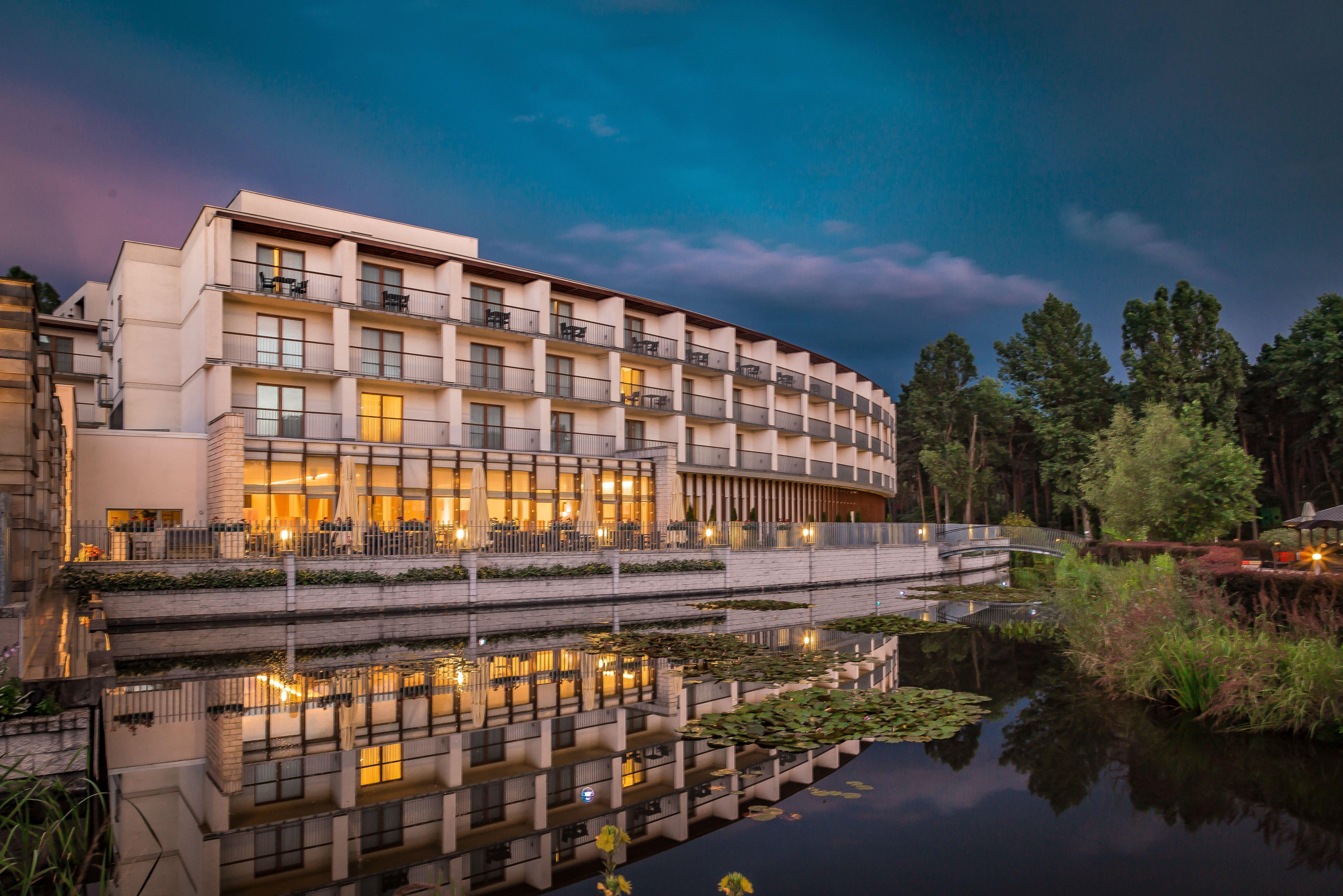 Holiday Inn Resort Warsaw Jozefow By Ihg Esterno foto