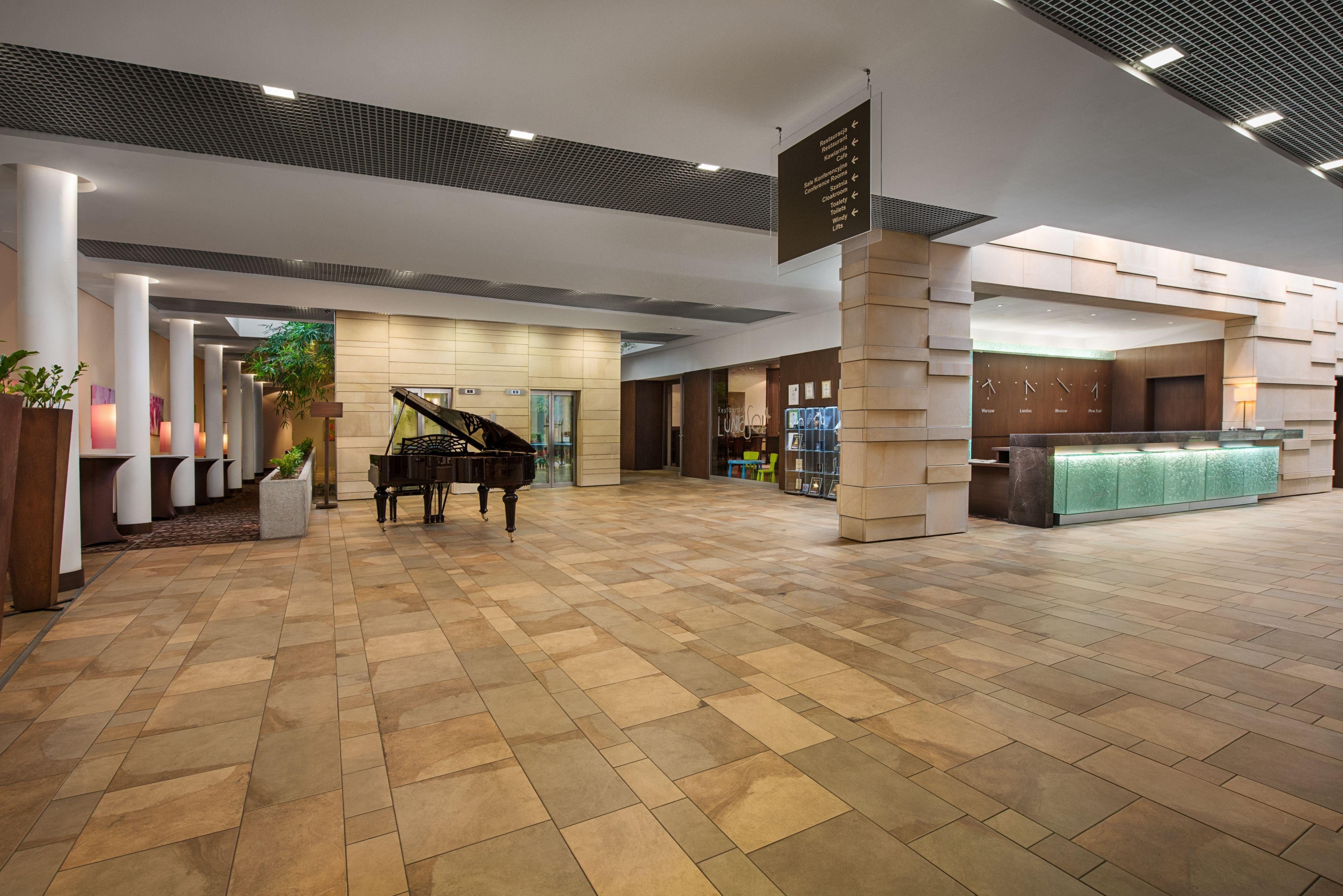 Holiday Inn Resort Warsaw Jozefow By Ihg Esterno foto